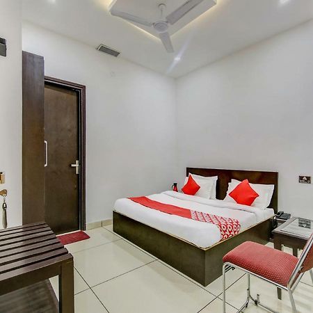 Oyo 27999 Hotel Deep Sirsa Luaran gambar
