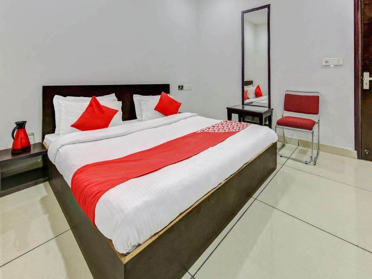 Oyo 27999 Hotel Deep Sirsa Luaran gambar