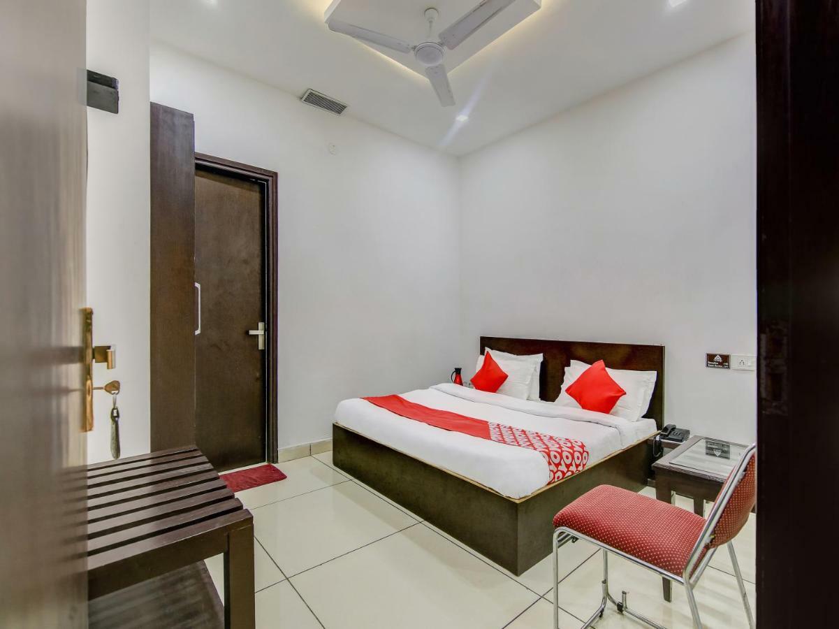 Oyo 27999 Hotel Deep Sirsa Luaran gambar