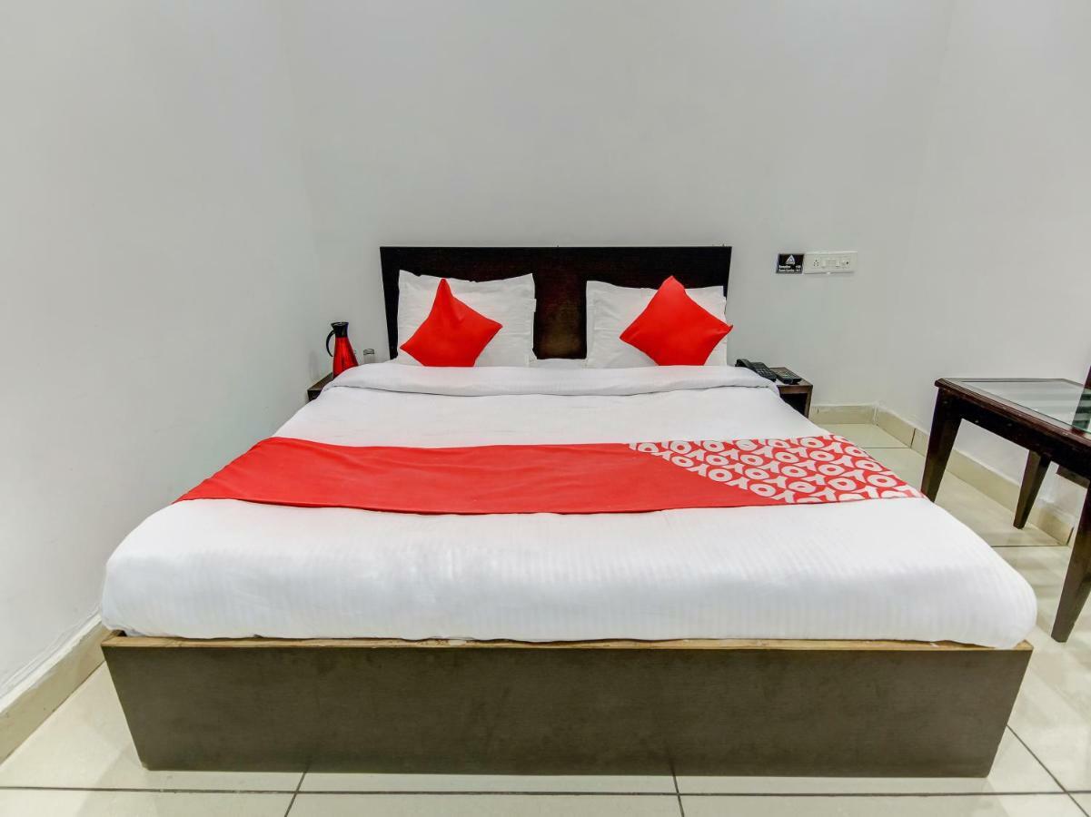 Oyo 27999 Hotel Deep Sirsa Luaran gambar