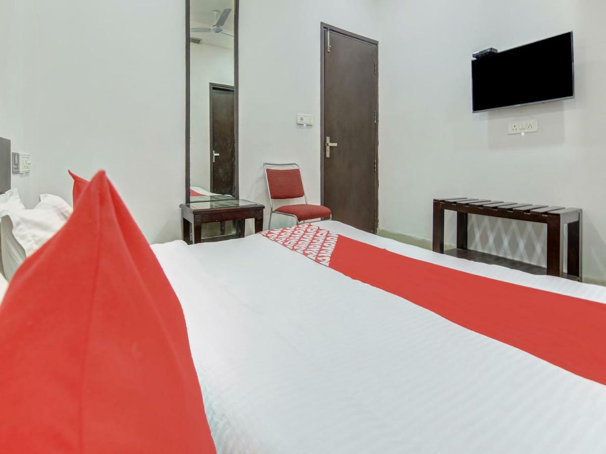 Oyo 27999 Hotel Deep Sirsa Luaran gambar