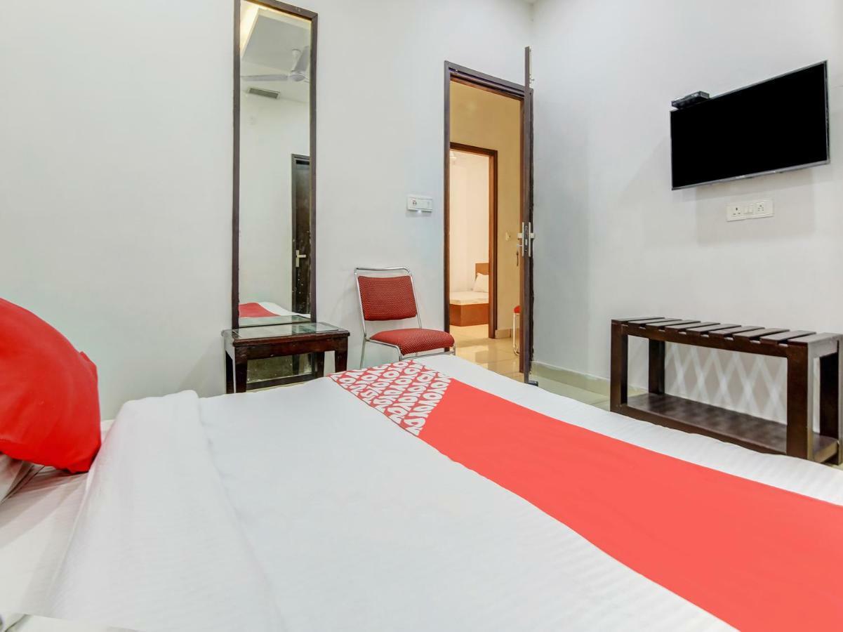 Oyo 27999 Hotel Deep Sirsa Luaran gambar