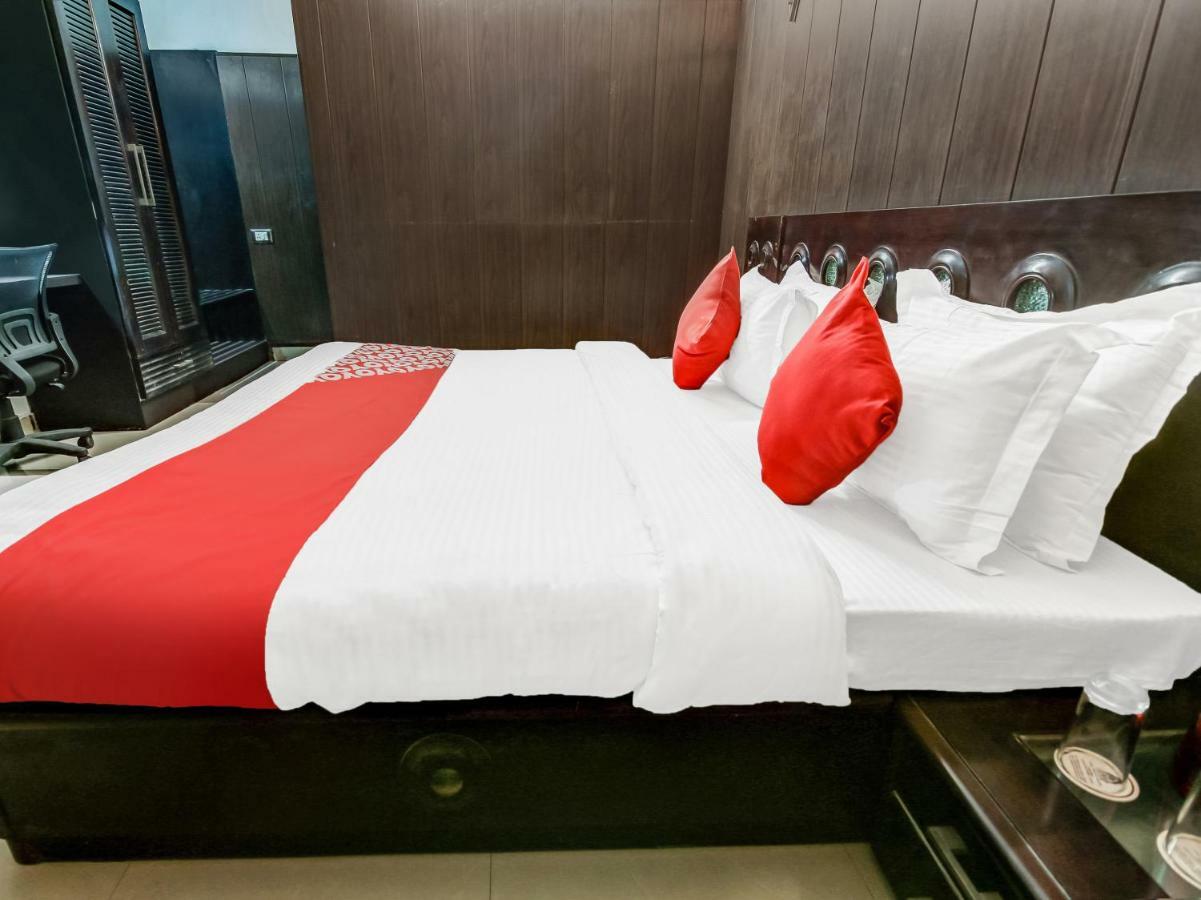 Oyo 27999 Hotel Deep Sirsa Luaran gambar