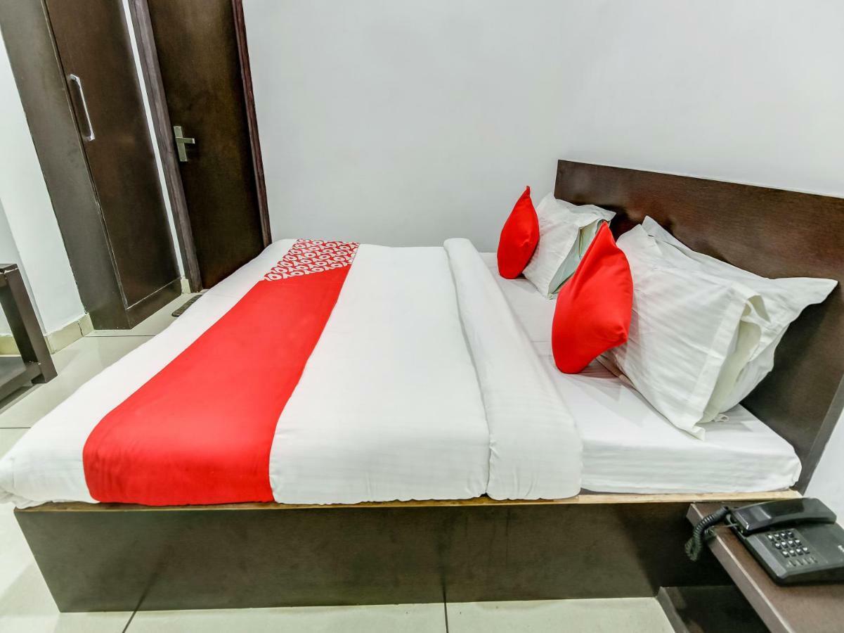 Oyo 27999 Hotel Deep Sirsa Luaran gambar