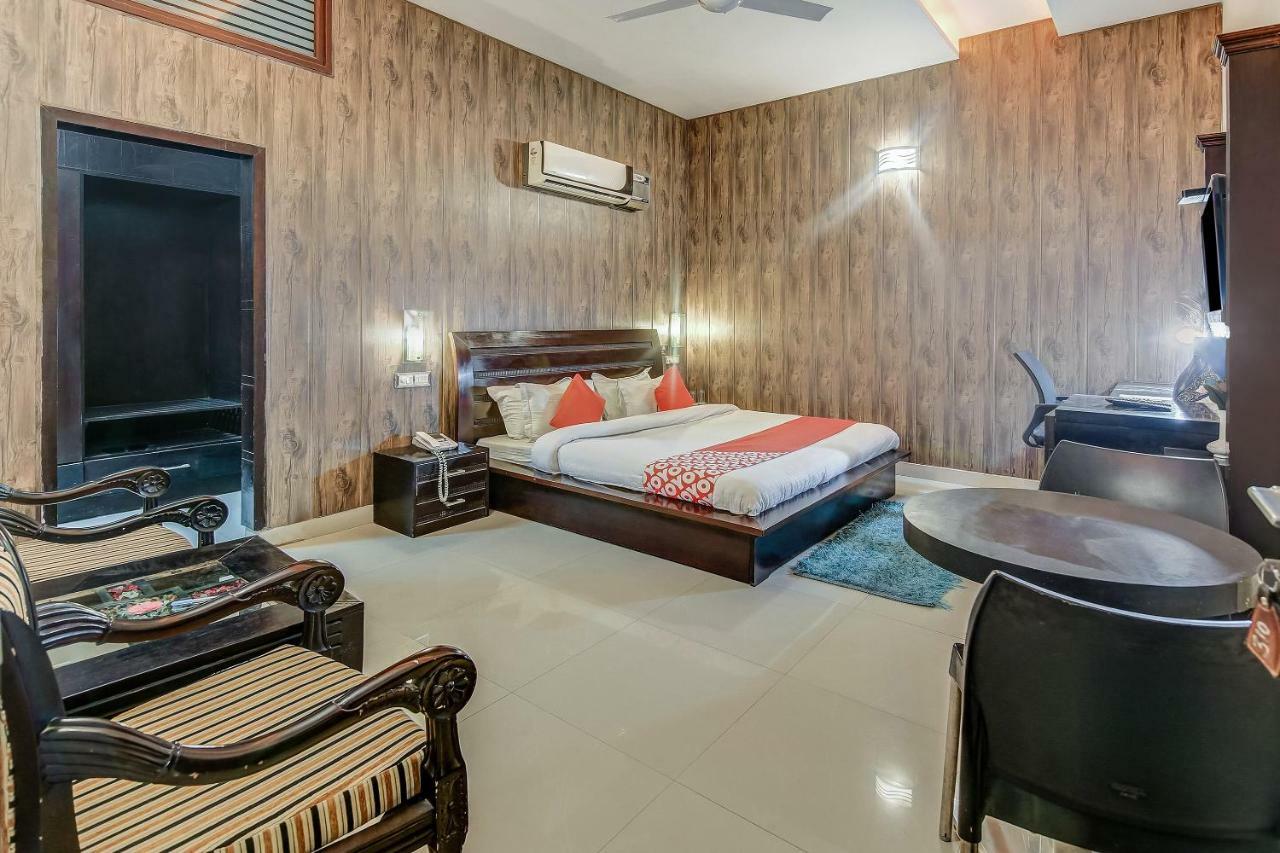 Oyo 27999 Hotel Deep Sirsa Luaran gambar