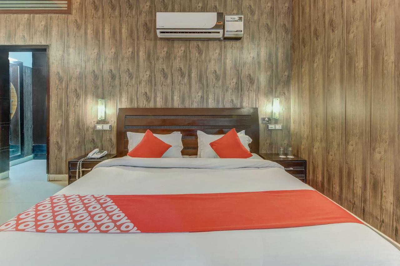 Oyo 27999 Hotel Deep Sirsa Luaran gambar