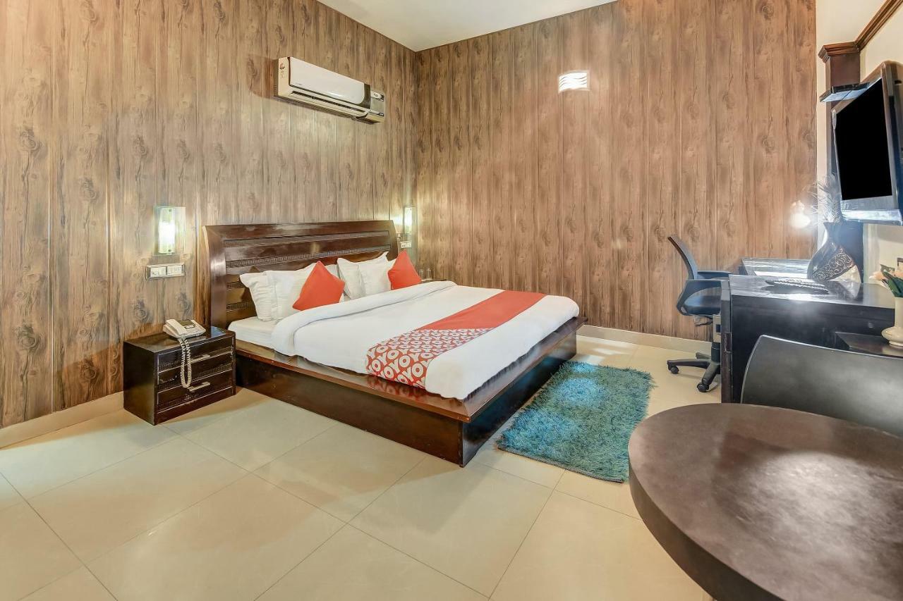Oyo 27999 Hotel Deep Sirsa Luaran gambar