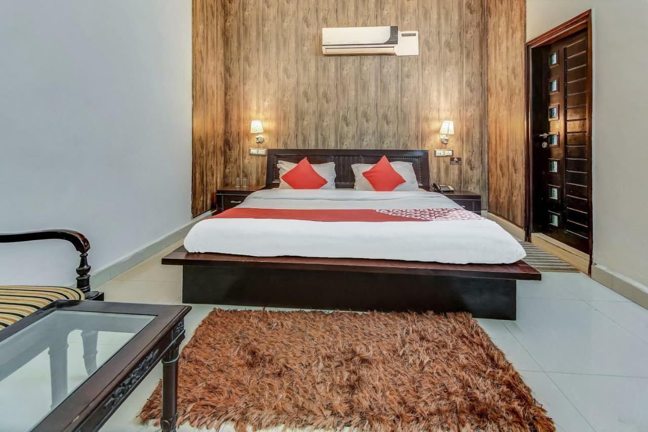 Oyo 27999 Hotel Deep Sirsa Luaran gambar
