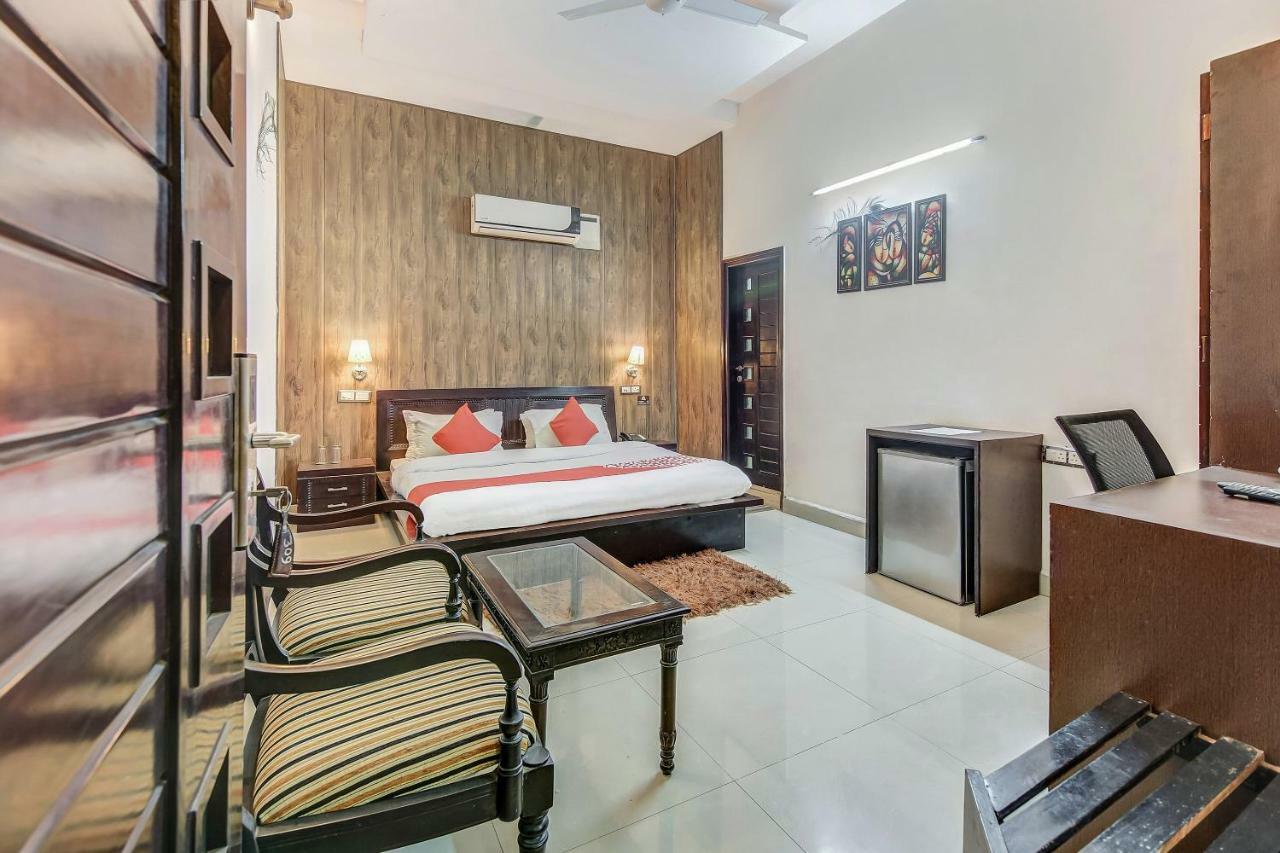 Oyo 27999 Hotel Deep Sirsa Luaran gambar