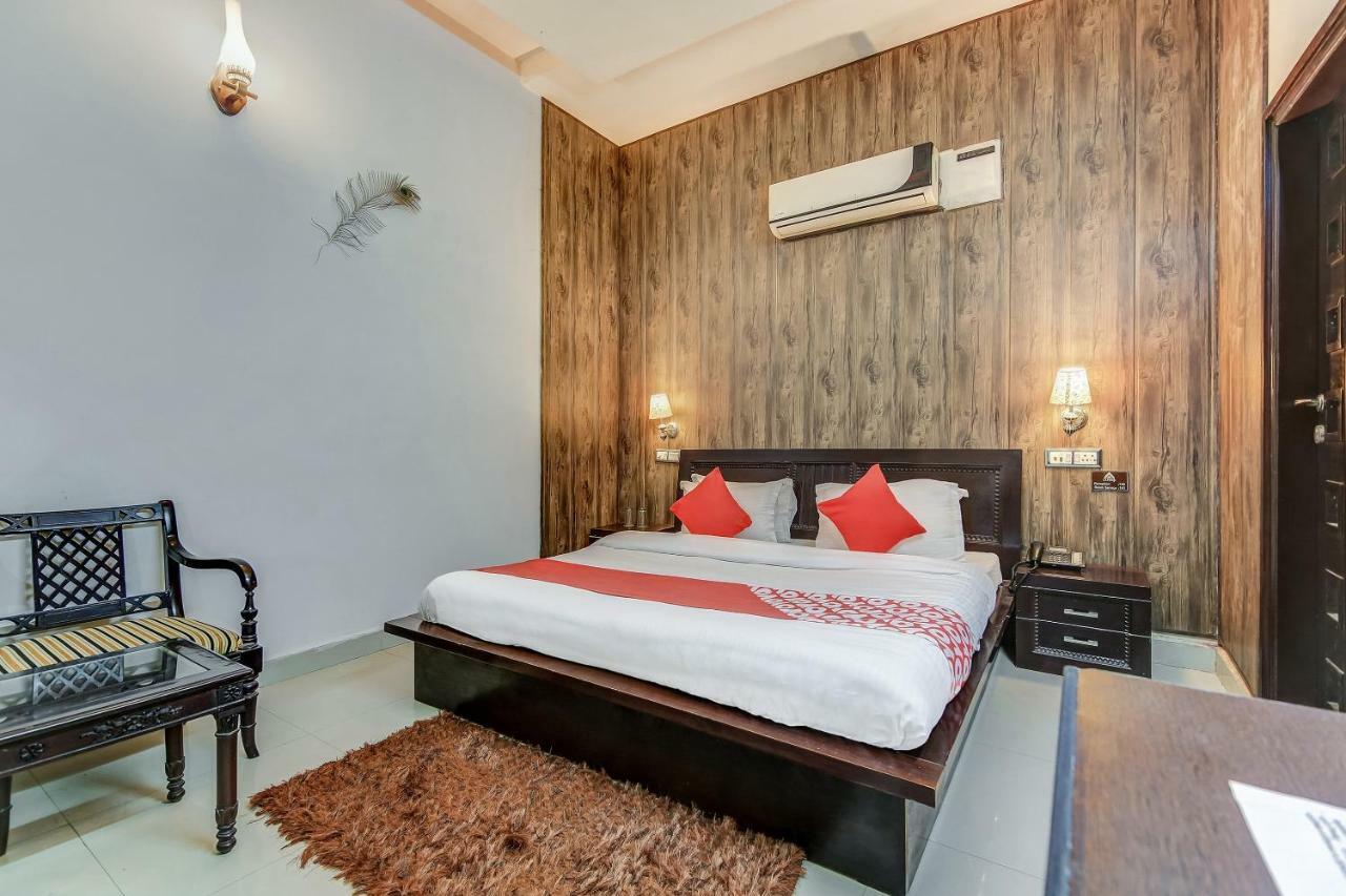 Oyo 27999 Hotel Deep Sirsa Luaran gambar